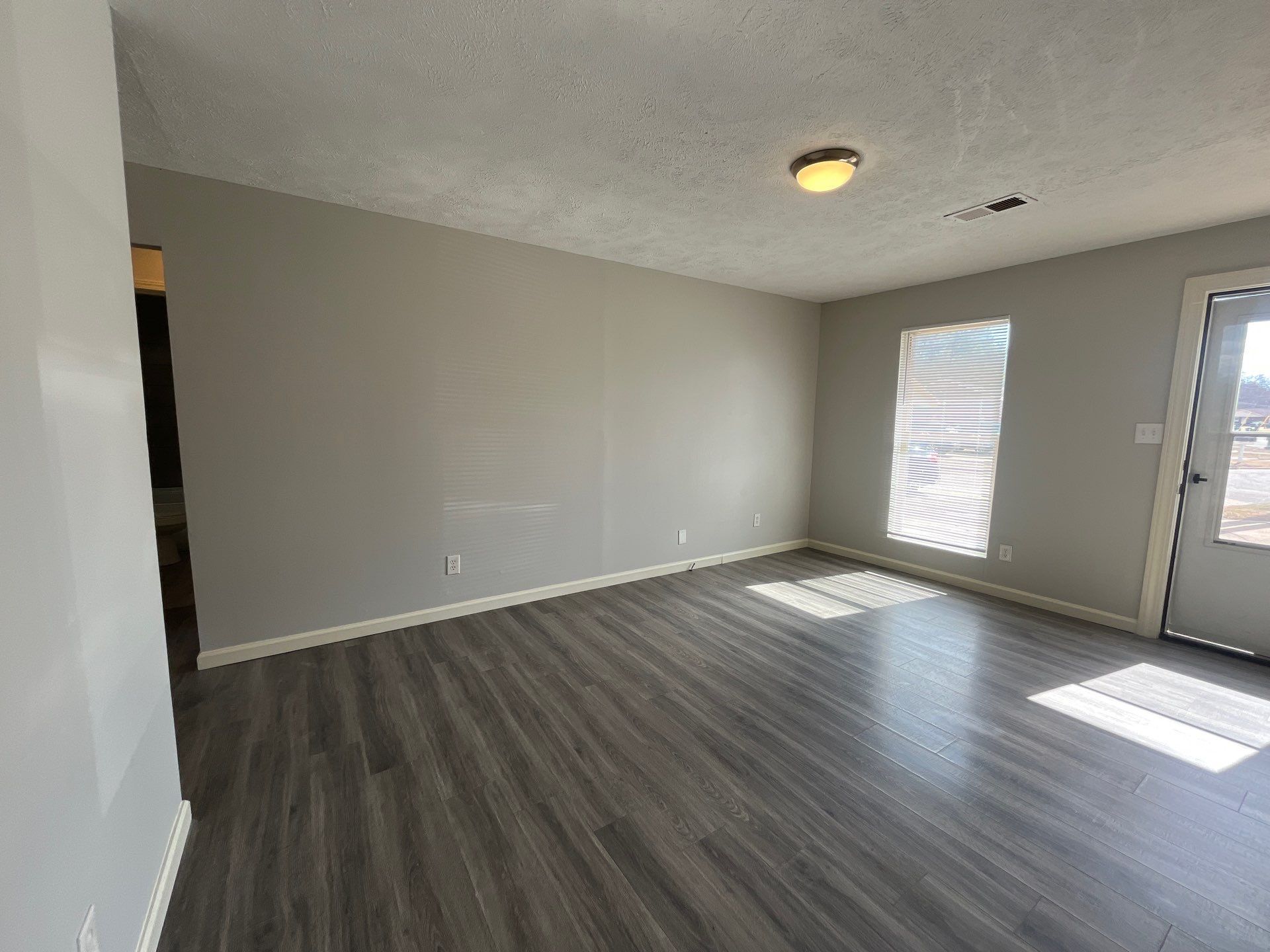 Building Photo - 32 Georgian Cv