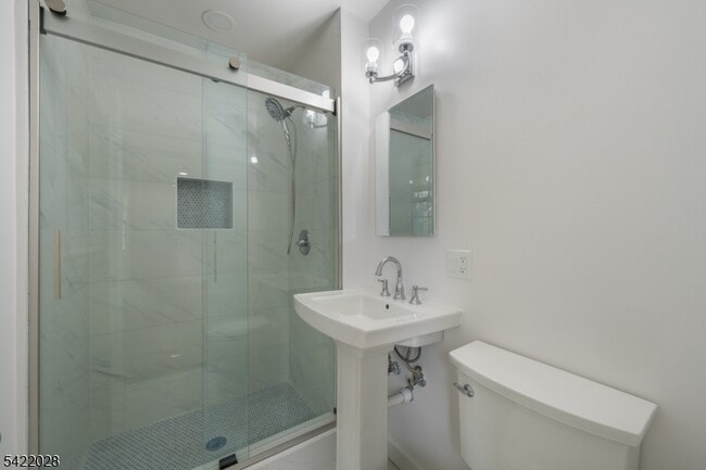 Building Photo - 6 Windsor Way