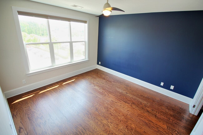 Building Photo - Beautiful Condo in Davis Park with Fantastic Upgrades!  Pet Friendly