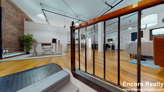 Building Photo - 19 Stanhope St