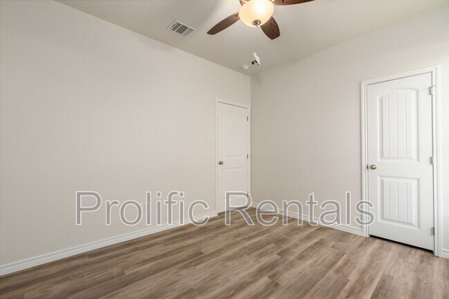 Building Photo - 110 Logan Ct