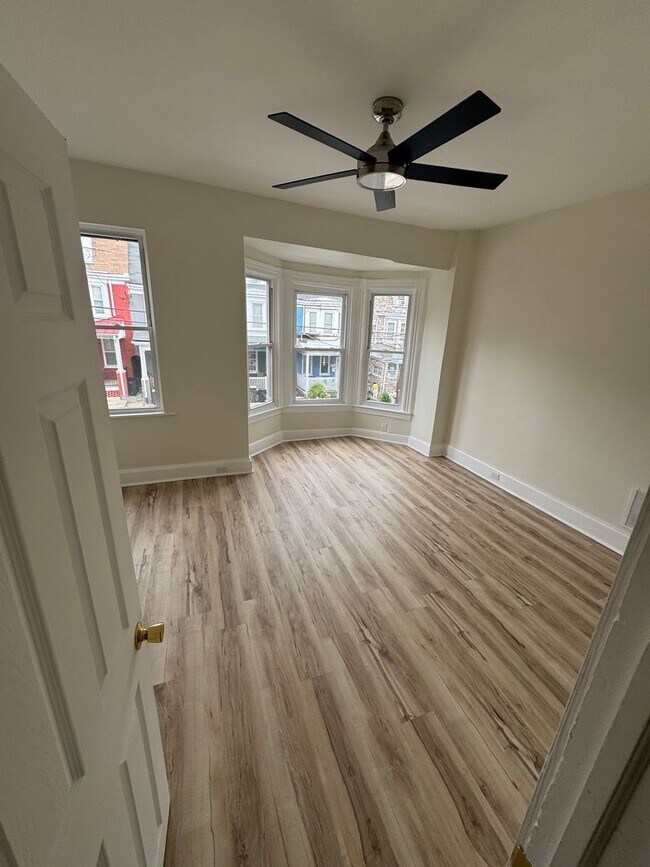Building Photo - Charming Lancaster City 5 BR/ 1.5 Bath Hom...
