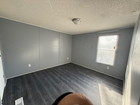 Building Photo - Remobiled Home For Rent