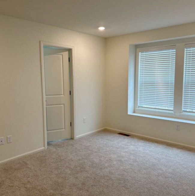 Building Photo - 450 Canadian Crossing Dr