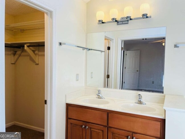 Building Photo - 155 Woodstream Dr