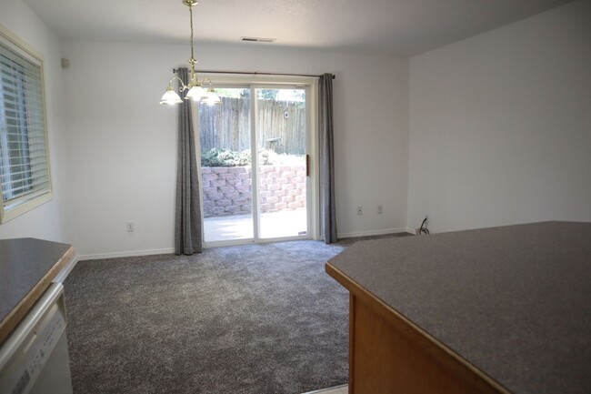 Building Photo - 7218 NE 65th Pl