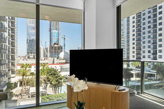 Building Photo - 11 NE 6th St