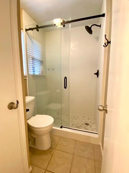 Master Bathroom - 9802 Briar Ridge Dr