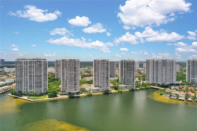 Building Photo - 4000 Island Blvd