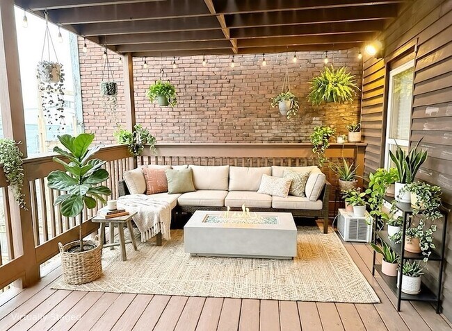 Building Photo - 163 Saratoga St