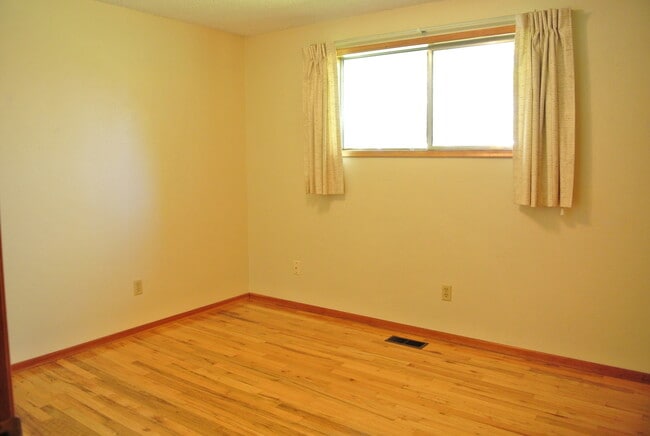 Building Photo - Conveniently Located 3 Bedroom Ranch Style Home with Large Fenced Backyard