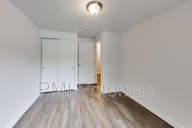 Building Photo - 9391 Chadburn Pl