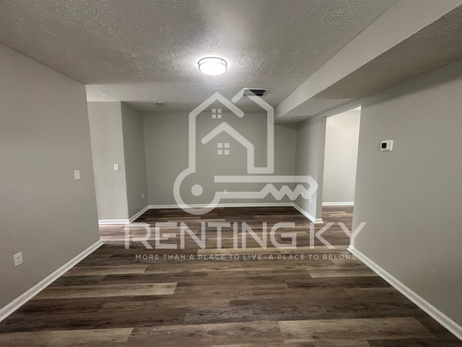 Building Photo - Newly Renovated 3-Bed, 1.5-Bath Townhome with Garage!