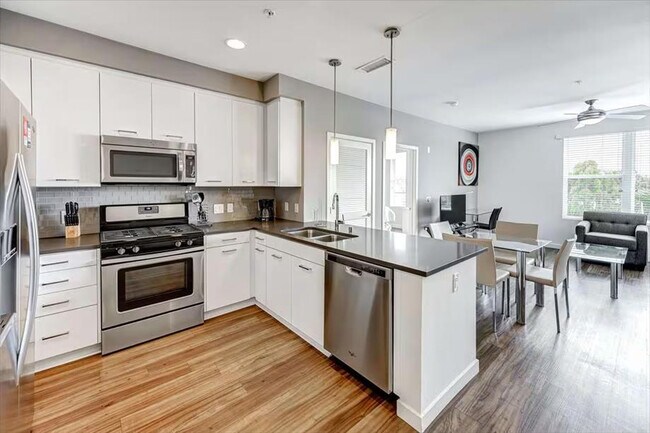 Building Photo - 49 E 34th St