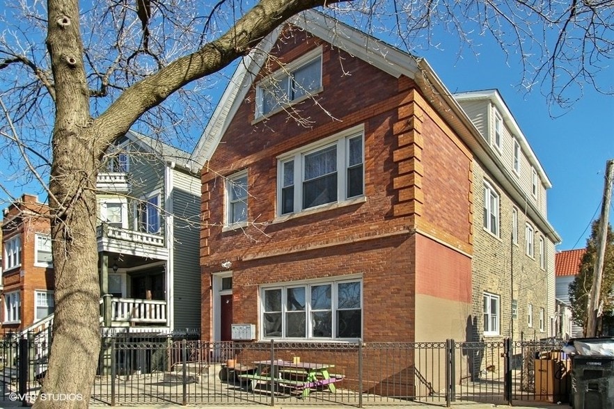 Building Photo - 2915 Hamlin N Ave