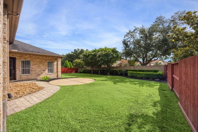 Building Photo - 5826 Santa Fe Springs Dr