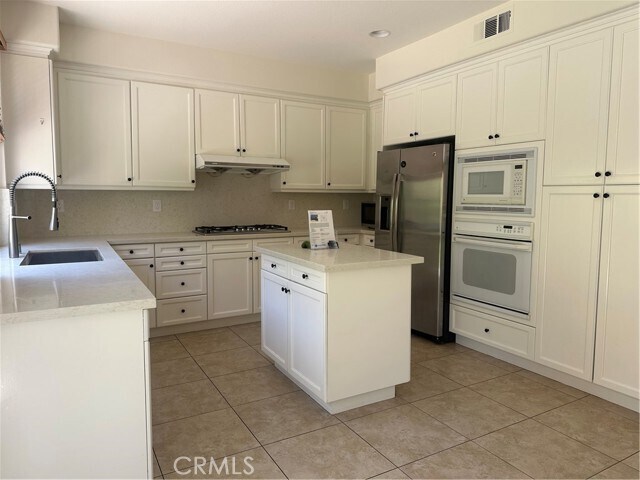 Building Photo - 44 Whispering Pine