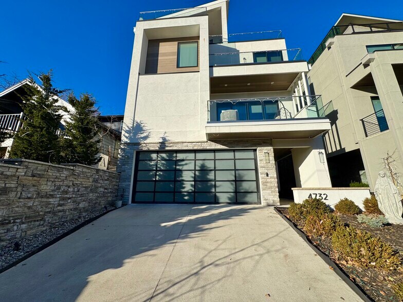 Building Photo - 4732 Mercier St