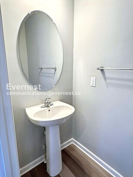 Building Photo - 9001 Elderwood Pl