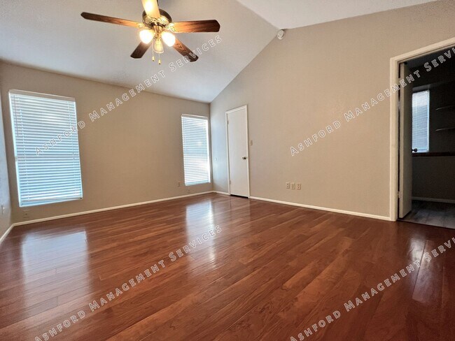 Building Photo - 3 BEDROOM 2 BATH IN HEART OF CHANDLER WITH...