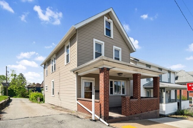 Building Photo - Stunning 3 Bedroom home in Greensburg Avai...