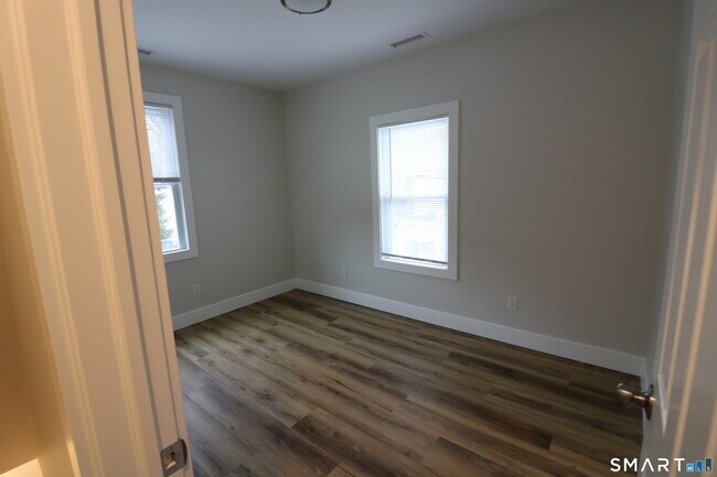 Building Photo - 6 Mary St