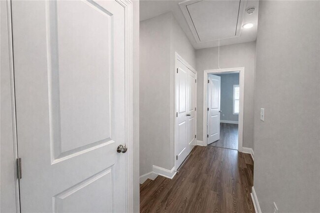 Building Photo - 1375 Walking Wy