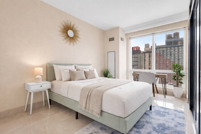 Building Photo - 350 W 42nd St