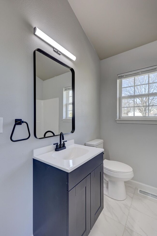 Building Photo - 1003-1005 Orchard St