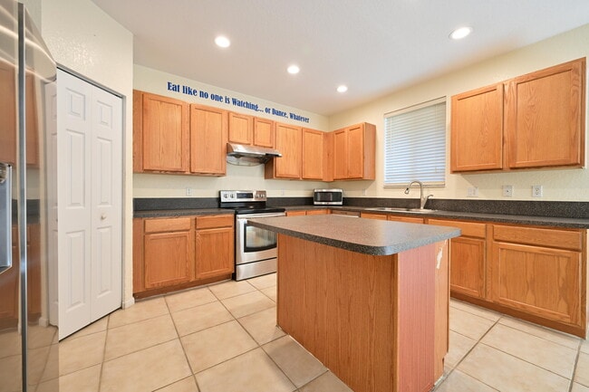 Building Photo - 2789 S Evergreen Cir