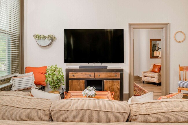 Building Photo - 101 Algoma Blvd