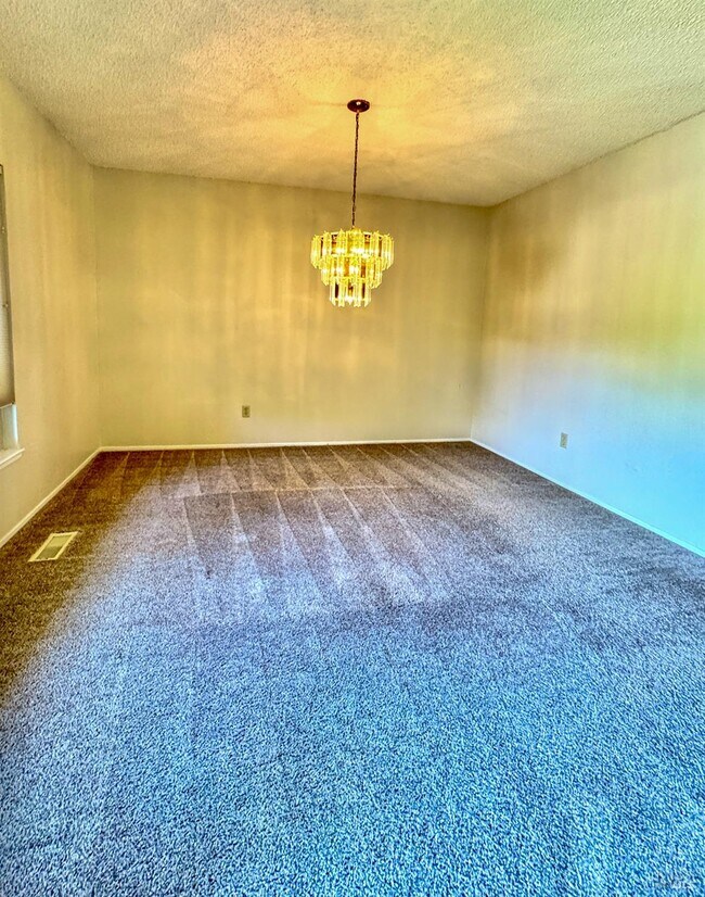 Building Photo - 3319 David Dr