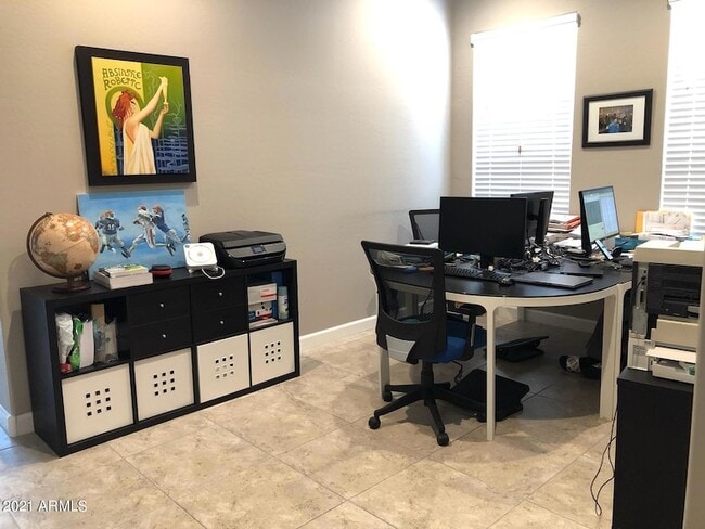 Building Photo - 1255 N Arizona Ave