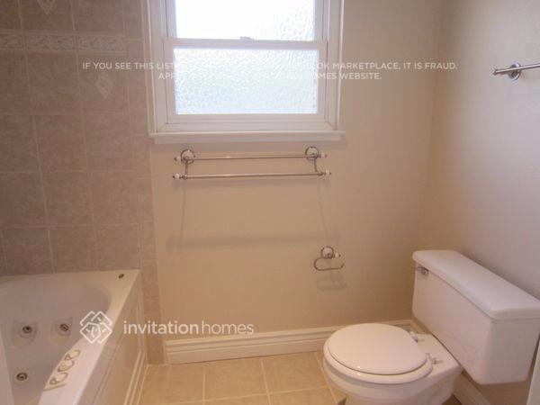 Building Photo - 160 Lakehurst Dr