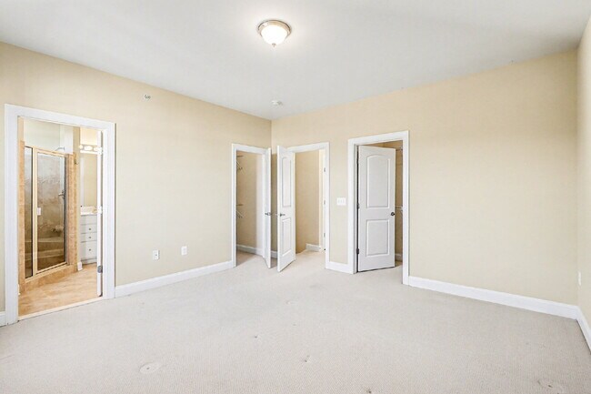 Building Photo - Welcome Home!!