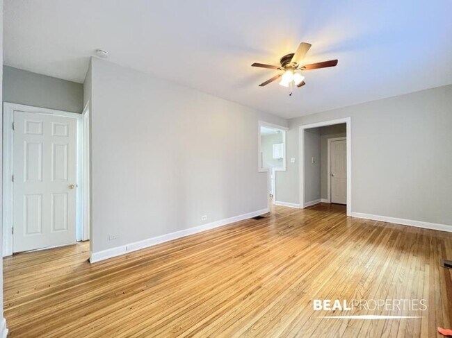 Building Photo - 1 bedroom in CHICAGO IL 60613