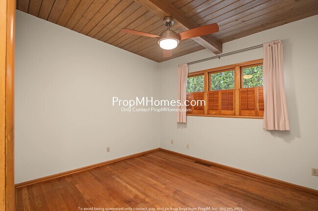 Building Photo - 2 Bedroom Mid Century Modern Home with Total Privacy!