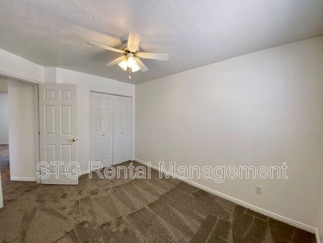 Building Photo - 2215 Chandler Dr