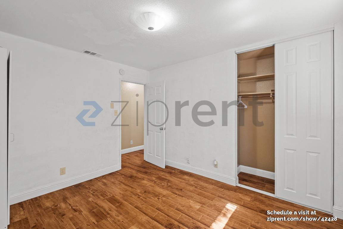 Building Photo - 935 Springoak Way