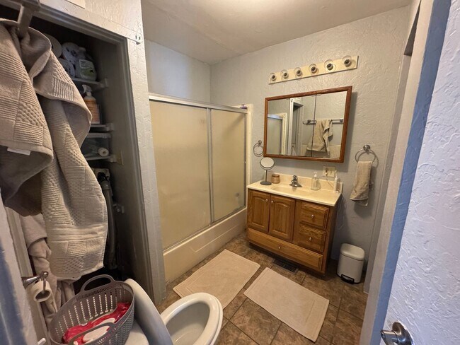 Building Photo - 1 Bed House