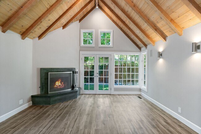 Building Photo - Contemporary Home in Desirable Community C...