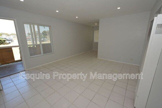 Building Photo - 951 W Cedar Ct