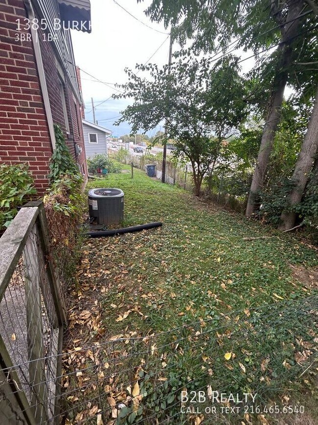 Building Photo - 1385 Burkhardt Ave