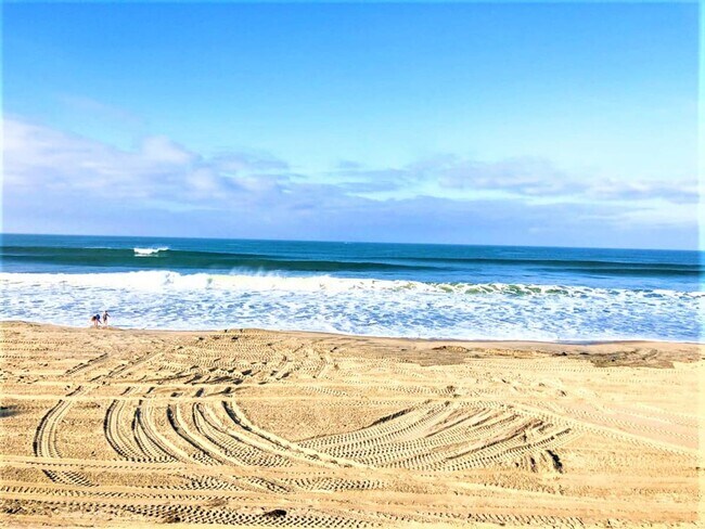 Building Photo - Amazing Townhouse in front of the beach and the ses. Gustavo Lopez AMSI