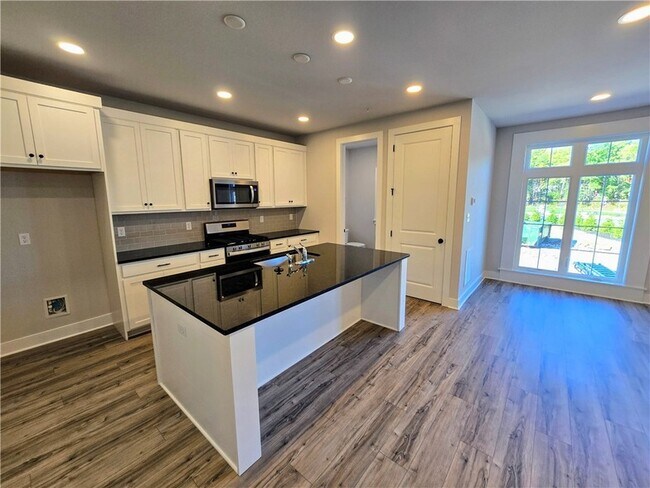 Building Photo - 903 Vaughn Ln
