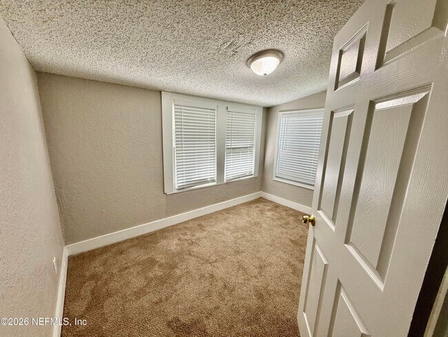 Building Photo - 28 W 35th St