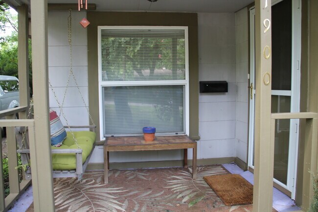 Building Photo - Cozy 2-Bedroom Home for Lease