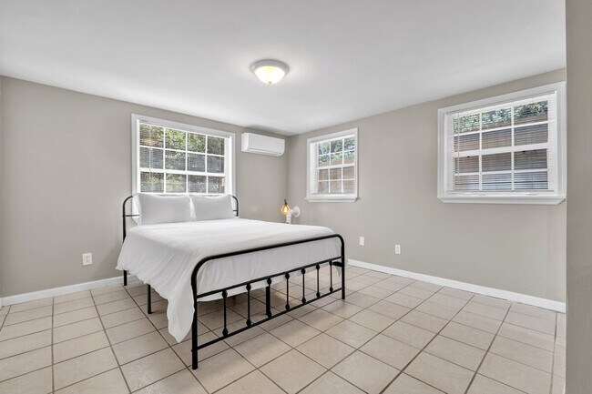 Building Photo - 905 Buena Vista Dr