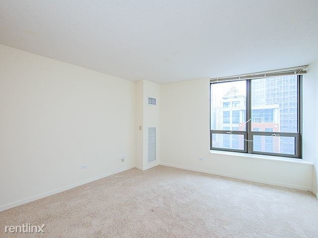Building Photo - 1 br, 1.5 bath  - 400 N La Salle Dr Apt 2005