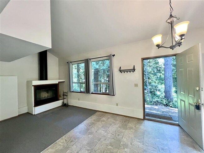 Building Photo - Relaxed 2-Bed, 1.5-Bath Home in a Quiet Gig Harbor Spot
